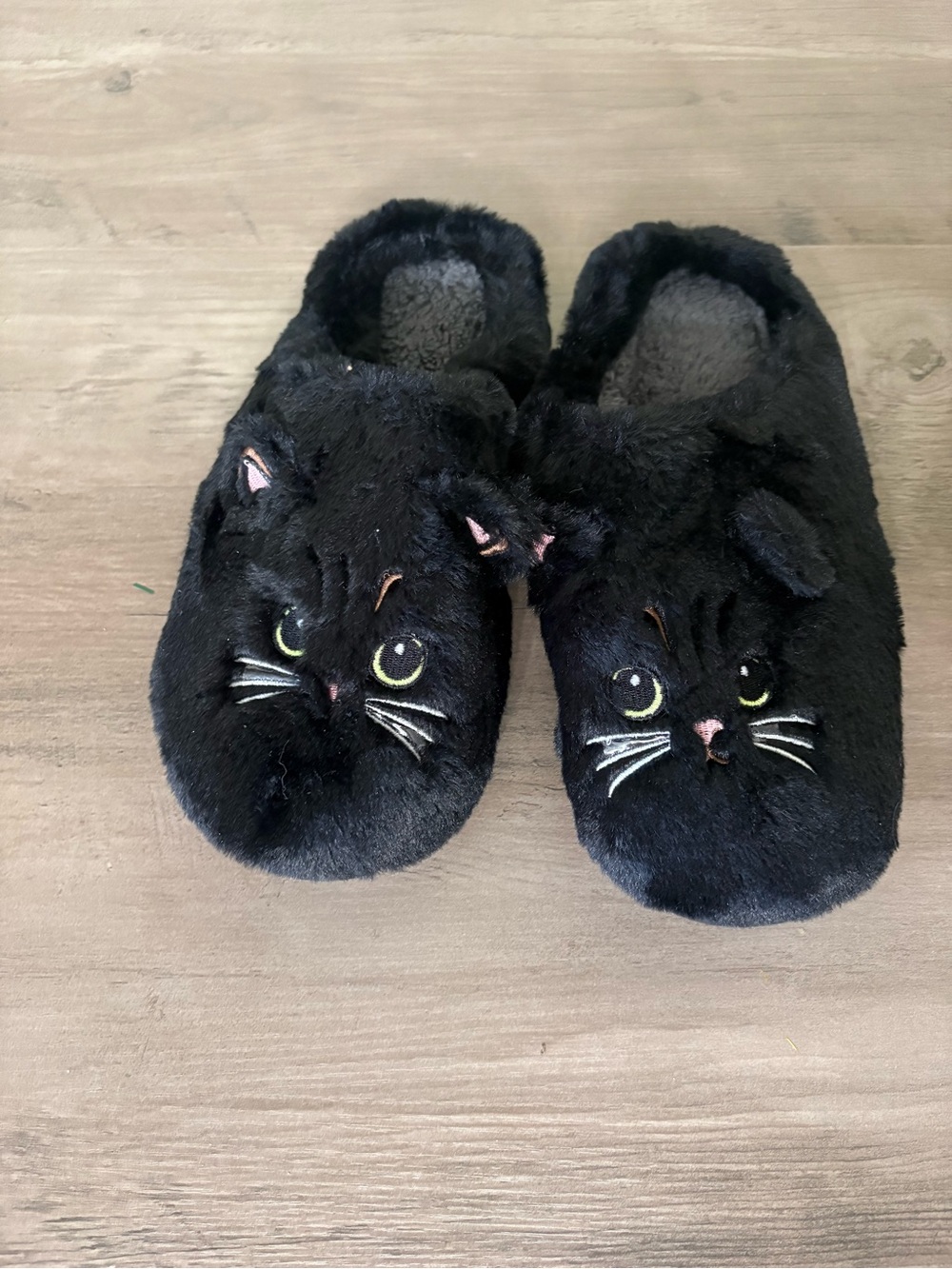 Black Plush Cat Slippers Women’s Size 42-43 NWOT Cozy Kitty House Shoes